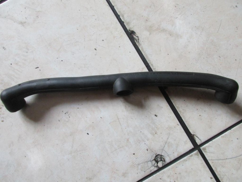 Трубка вентиляции картерных газов MERCEDES-BENZ C-класс W203/S203/CL203 (2000 - 2004) фото 1 — Разборка Мерседес