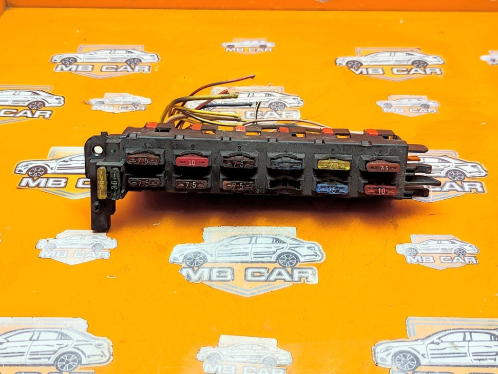 Блок предохранителей MERCEDES-BENZ C-класс W202/S202 (1993 - 1997) фото 1 &mdash; Разборка Мерседес