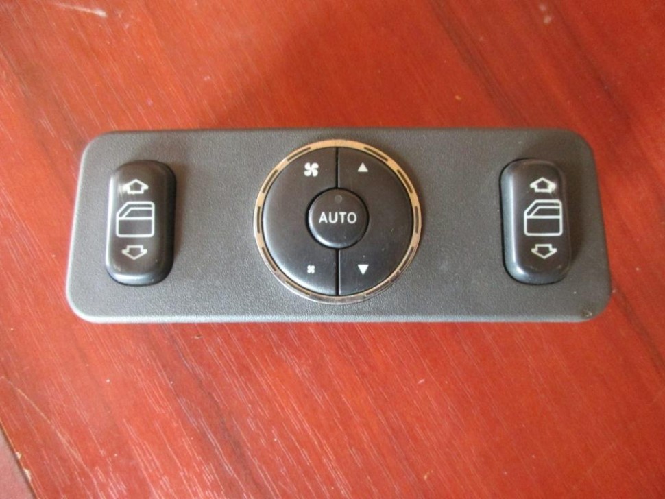 Панель управления климатом MERCEDES-BENZ M-класс W163 рестайлинг (2001 - 2005) фото 1 — Разборка Мерседес