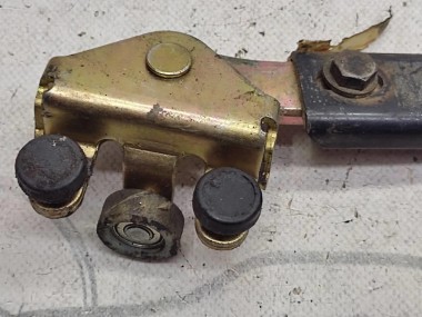 Ролик сдвижной двери MERCEDES-BENZ Vito W638 (1996 - 2003) — Разборка Мерседес