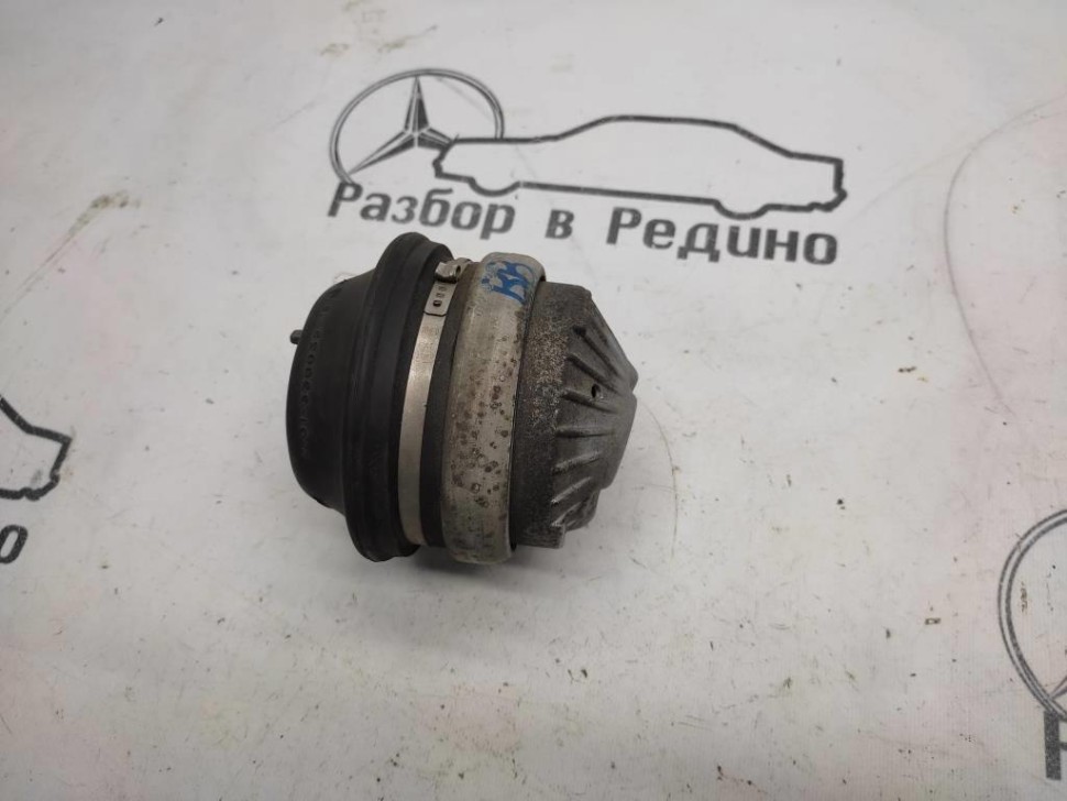 Опора двигателя MERCEDES-BENZ S-класс W220 (1998 - 2005) фото 1 — Разборка Мерседес