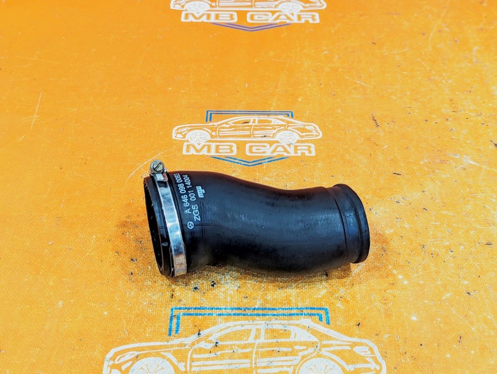 Патрубок интеркулера MERCEDES-BENZ V-класс W639 (2003 - 2014) фото 1 — Разборка Мерседес