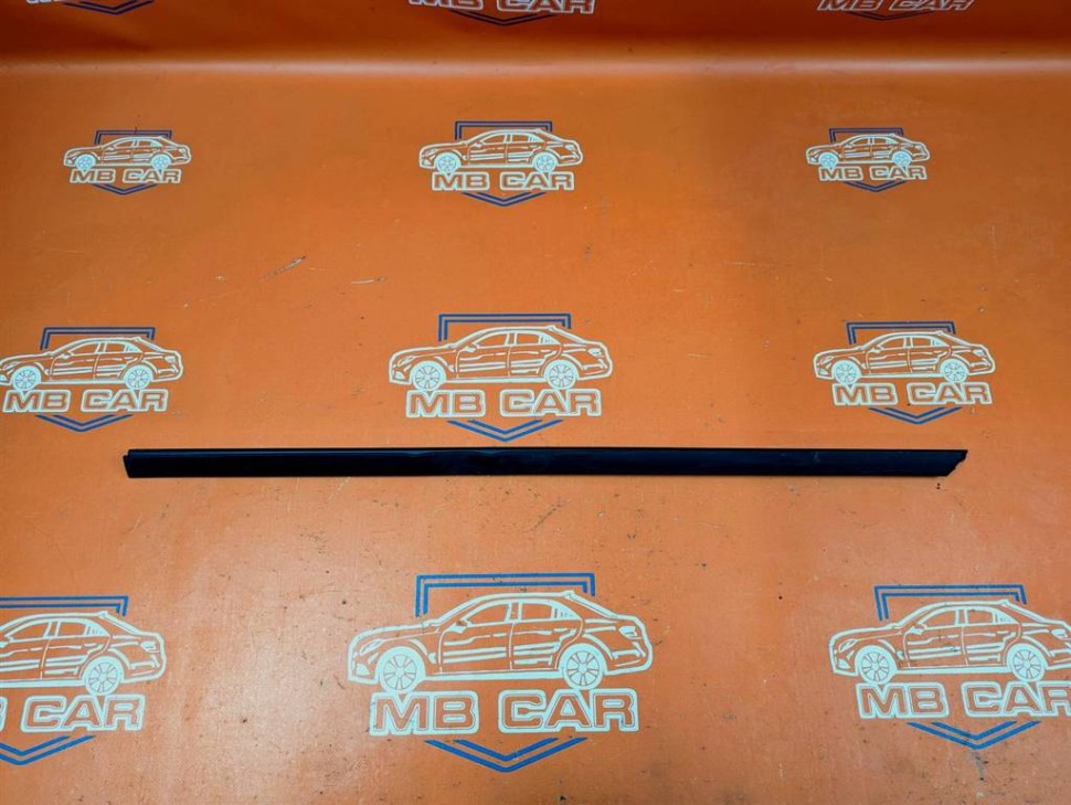 Уплотнитель стекла двери MERCEDES-BENZ CL-класс C215 (1999 - 2002) фото 1 — Разборка Мерседес