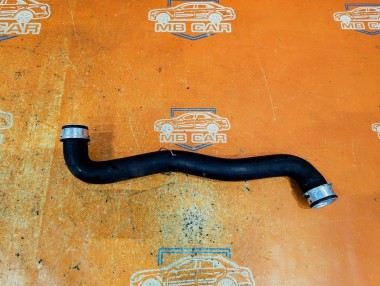 Патрубок радиатора MERCEDES-BENZ C-класс W204/S204 (2006 - 2011) — Разборка Мерседес