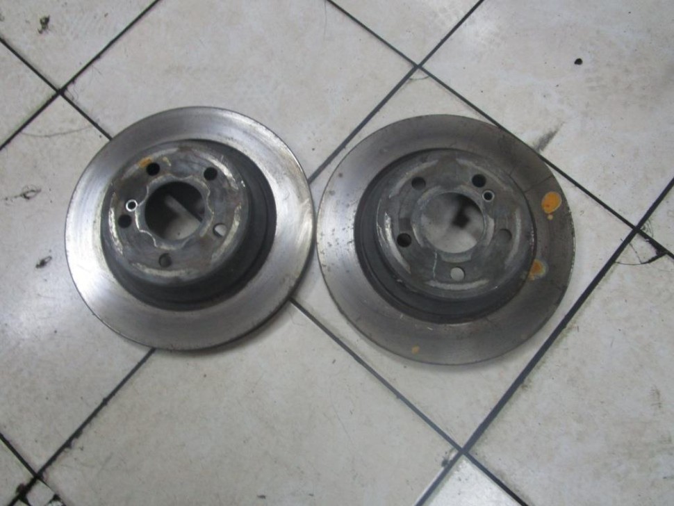 Диски тормозные зад MERCEDES-BENZ CLS-класс C218/X218 рестайлинг (2014 - 2017) фото 1 — Разборка Мерседес