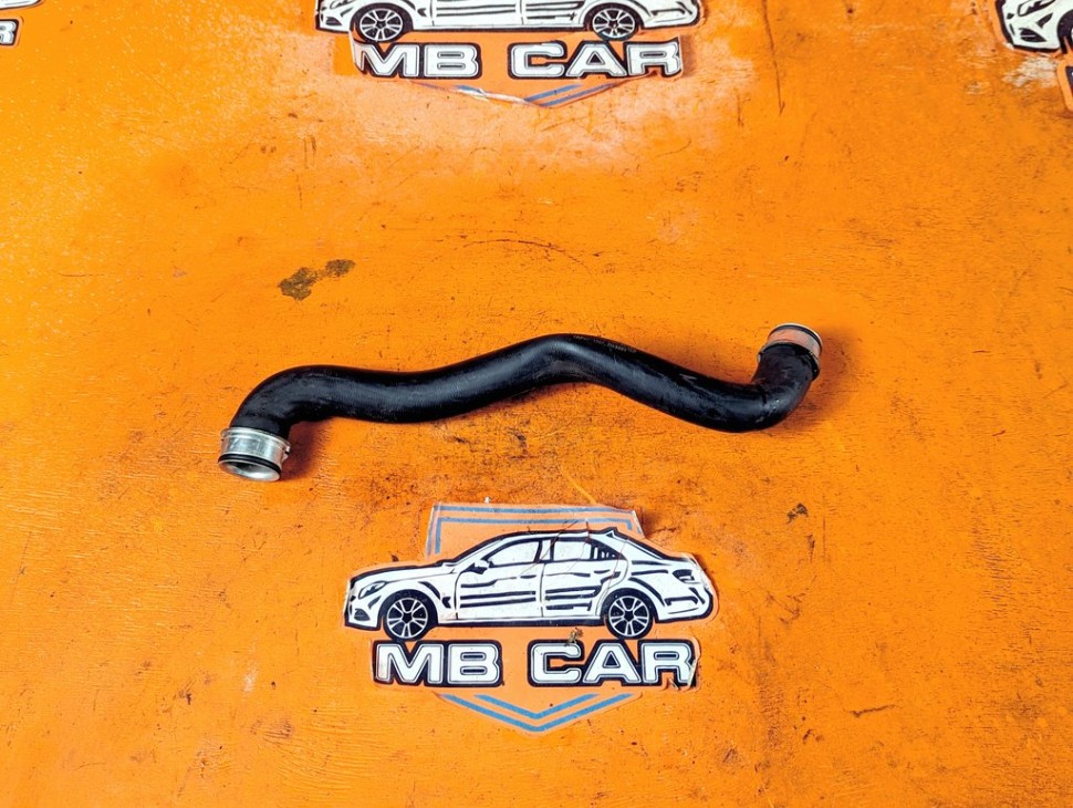 Патрубок радиатора MERCEDES-BENZ C-класс W204/S204 (2006 - 2011) фото 1 &mdash; Разборка Мерседес