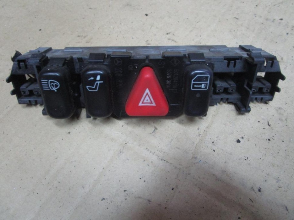 Блок кнопок MERCEDES-BENZ CLK-класс C208/W208 (1997 - 2000) фото 1 — Разборка Мерседес