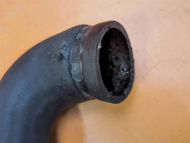 Патрубок радиатора MERCEDES-BENZ Sprinter W901-905 (1995 - 2006) — Разборка Мерседес