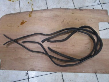 Уплотнитель капота MERCEDES-BENZ E-класс W211/S211 рестайлинг (2006 - 2009) — Разборка Мерседес