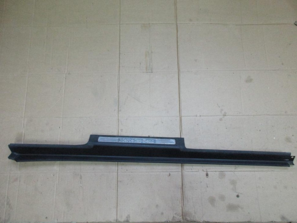 Накладка порога внутренняя MERCEDES-BENZ R-класс W251 (2005 - 2007) фото 1 — Разборка Мерседес