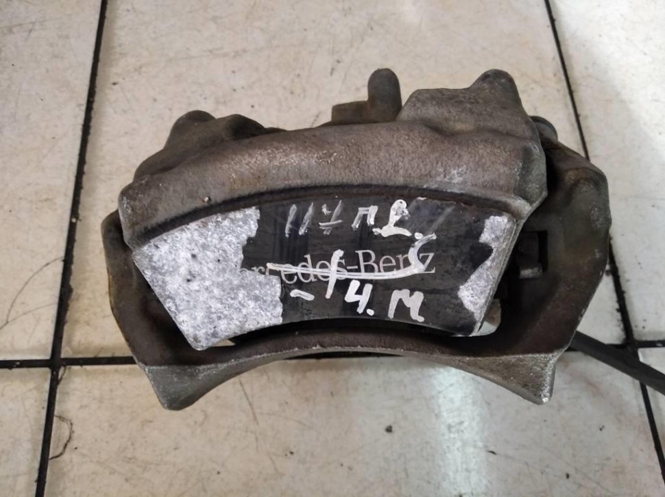 Суппорт передний правый MERCEDES-BENZ CLA-класс C117/X117 (2013 - 2016) фото 1 — Разборка Мерседес