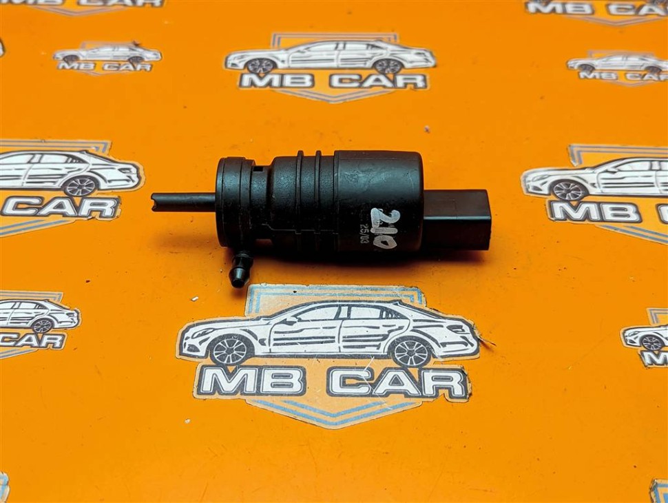 Насос омывателей MERCEDES-BENZ E-класс W210/S210 (1995 - 1999) фото 1 — Разборка Мерседес