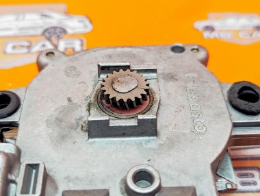 Моторчик люка MERCEDES-BENZ E-класс W210/S210 (1995 - 1999) — Разборка Мерседес