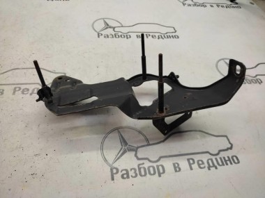 Кронштейн компрессора подвески MERCEDES-BENZ R-класс W251 (2005 - 2007) — Разборка Мерседес