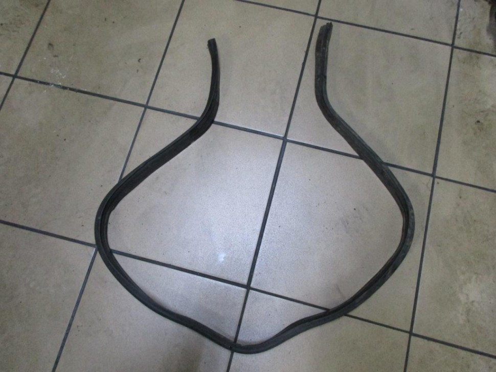 Уплотнитель моторного отсека MERCEDES-BENZ E-класс W211/S211 (2002 - 2006) фото 1 — Разборка Мерседес