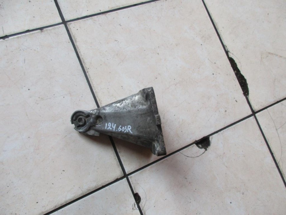 Лапа правая MERCEDES-BENZ W124 W124/S124/C124/A124 (1984 - 1993) фото 1 — Разборка Мерседес