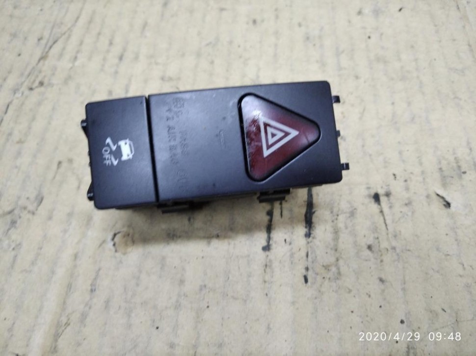 Кнопка аварийной сигнализации MERCEDES-BENZ E-класс W212/S212/C207/A207 (2009 - 2013) фото 1 — Разборка Мерседес