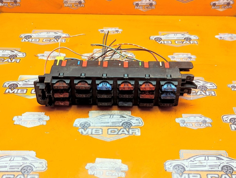 Блок предохранителей MERCEDES-BENZ C-класс W202/S202 (1993 - 1997) фото 1 &mdash; Разборка Мерседес