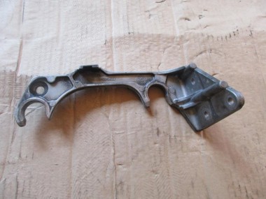 Кронштейн корпуса воздушного фильтра MERCEDES-BENZ E-класс W212/S212/C207/A207 (2009 - 2013) — Разборка Мерседес