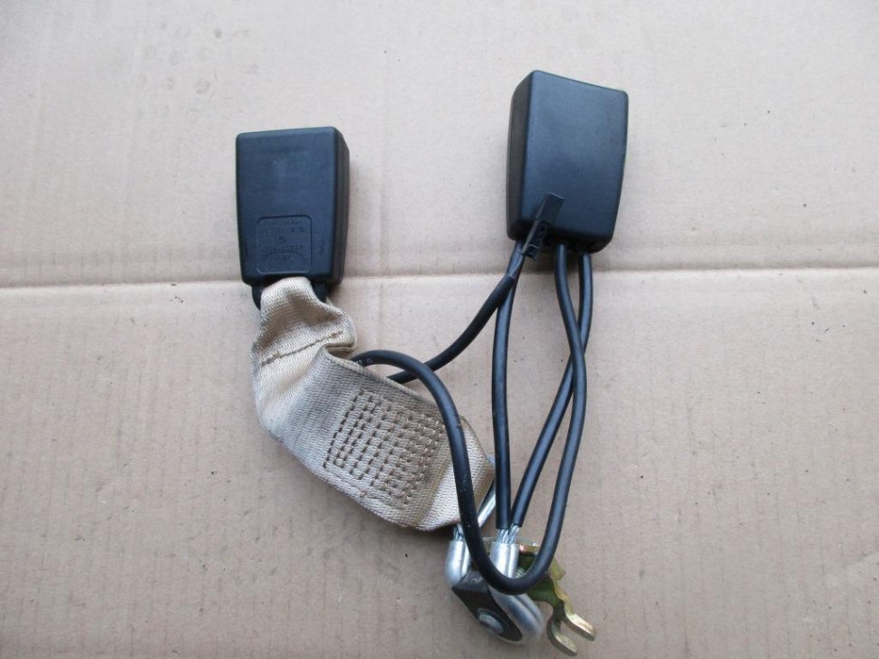 Замок ремня безопасности MERCEDES-BENZ S-класс W220 (1998 - 2005) фото 1 — Разборка Мерседес