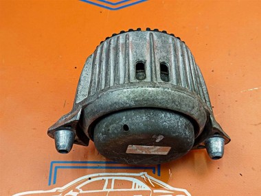 Опора двигателя MERCEDES-BENZ E-класс W212/S212/C207/A207 (2009 - 2013) — Разборка Мерседес