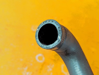 Патрубок ОЖ MERCEDES-BENZ S-класс W220 (1998 - 2005) &mdash; Разборка Мерседес