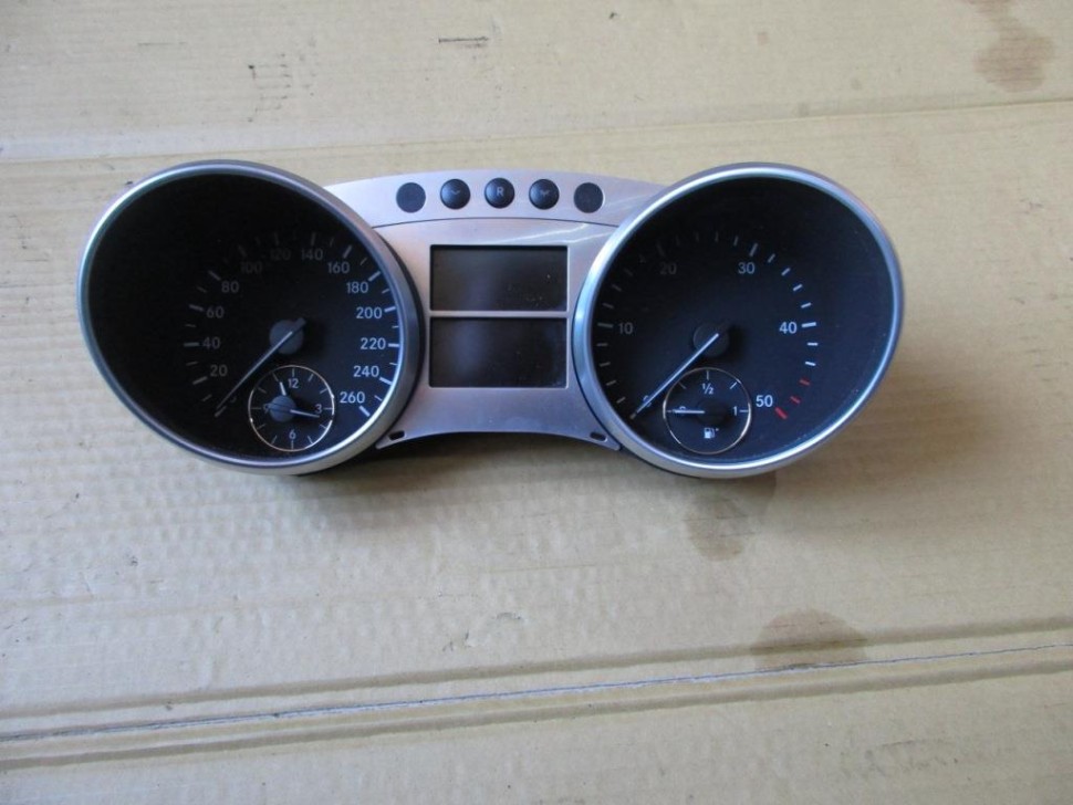 Щиток приборов MERCEDES-BENZ M-класс W164 (2005 - 2008) фото 1 — Разборка Мерседес