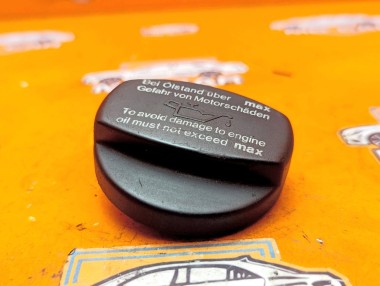 Крышка маслозаливной горловины MERCEDES-BENZ GLE-класс Coupe C292 (2015 - 2019) &mdash; Разборка Мерседес