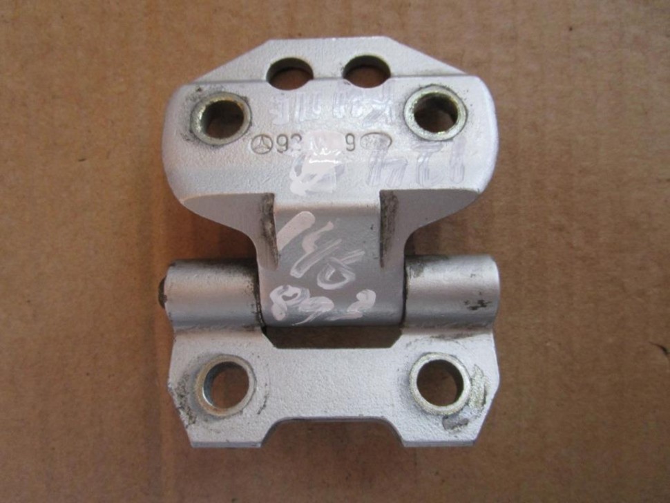Петля двери MERCEDES-BENZ W124 W124/S124/C124/A124 (1984 - 1993) фото 1 — Разборка Мерседес
