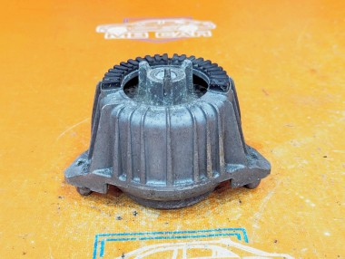 Опора двигателя MERCEDES-BENZ C-класс W204/S204 (2006 - 2011) — Разборка Мерседес