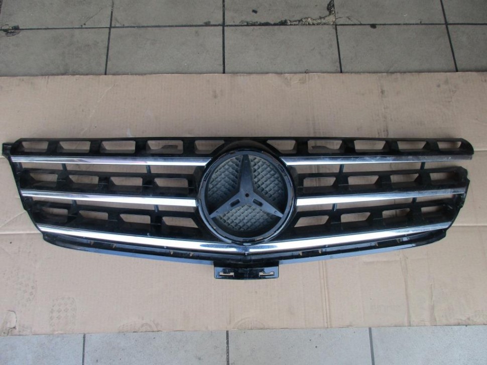 Решетка радиатора MERCEDES-BENZ M-класс W166 (2011 - 2015) фото 1 — Разборка Мерседес