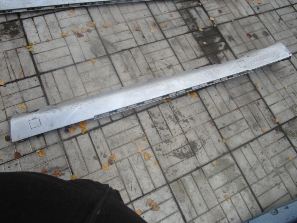 Порог пластиковый левый MERCEDES-BENZ S-класс W140 (1991 - 1998) фото 1 — Разборка Мерседес