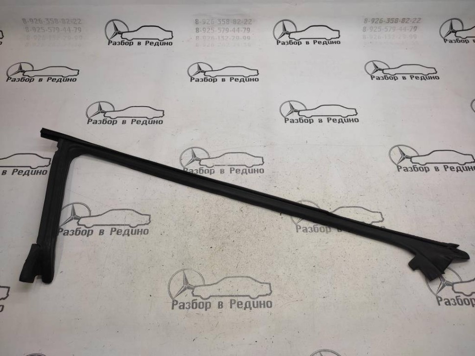 Уплотнитель стекла двери MERCEDES-BENZ CLS-класс C219 (2004 - 2008) фото 1 — Разборка Мерседес