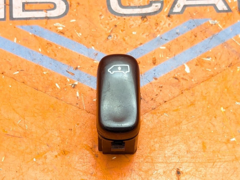 Кнопка MERCEDES-BENZ V-класс W638/W639 (1996 - 2003) V 220 2.1 D AT (122 л.с.) фото 1 &mdash; Разборка Мерседес