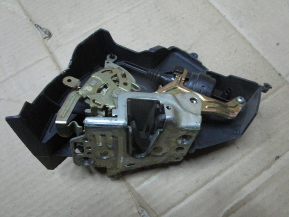 Замок двери задней левой MERCEDES-BENZ C-класс W202/S202 (1993 - 1997) фото 1 — Разборка Мерседес