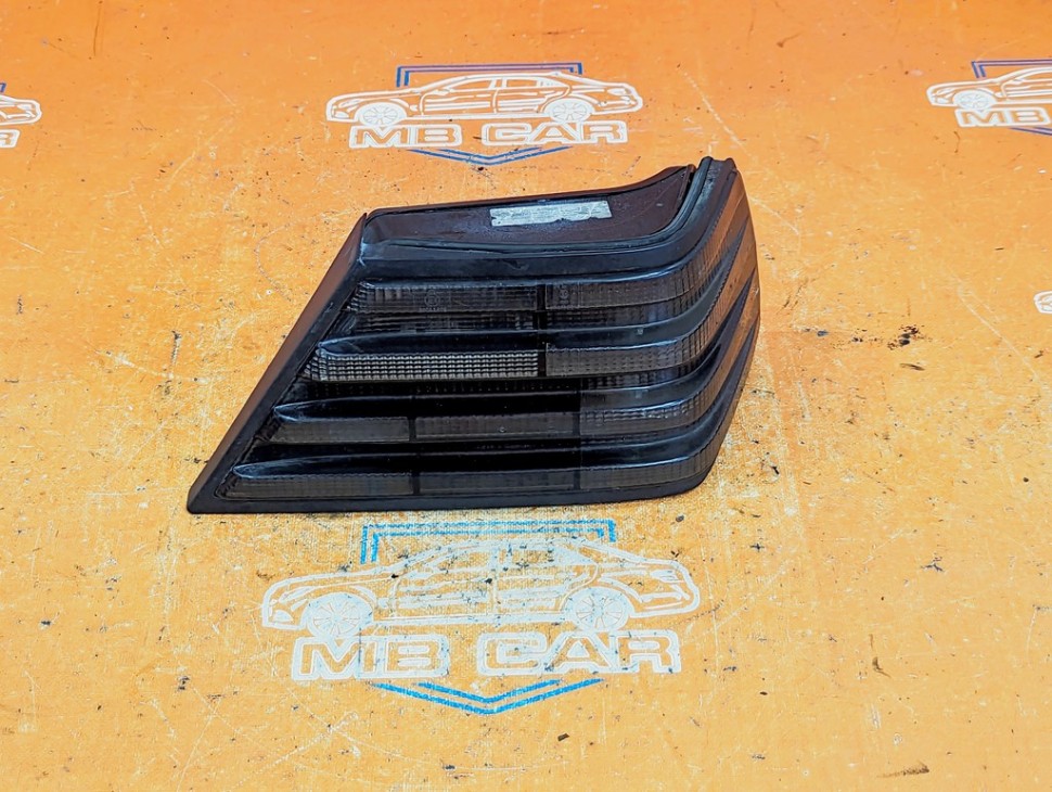 Фонарь задний правый MERCEDES-BENZ E-класс W124/S124/C124/A124 (1984 - 1997) фото 1 — Разборка Мерседес