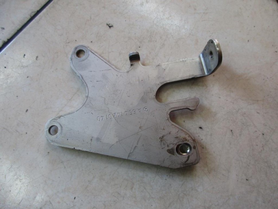 Кронштейн интеркуллера MERCEDES-BENZ E-класс W213/S213/C238/A238 (2016 - 2021) фото 1 — Разборка Мерседес