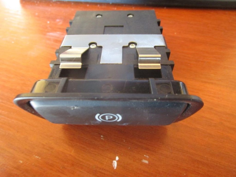 Кнопка ручника MERCEDES-BENZ C-класс W204/S204/С204 рестайлинг (2011 - 2015) фото 1 — Разборка Мерседес