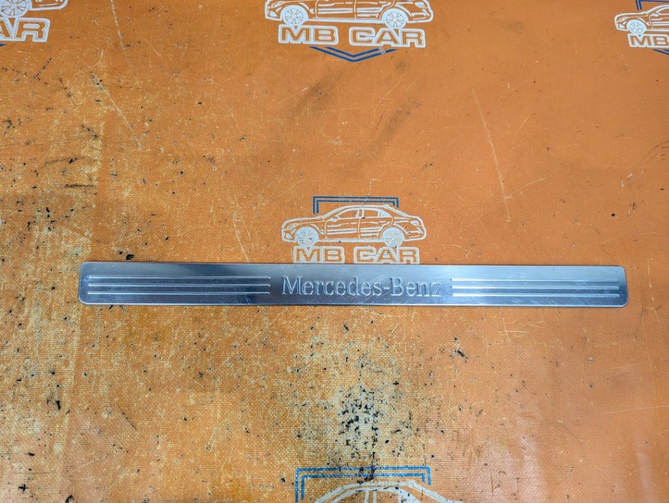 Накладка порога внутренняя MERCEDES-BENZ C-класс W204/S204 (2006 - 2011) фото 1 — Разборка Мерседес