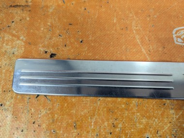 Накладка порога внутренняя MERCEDES-BENZ C-класс W204/S204 (2006 - 2011) — Разборка Мерседес