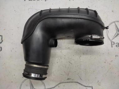 Патрубок воздушный MERCEDES-BENZ C-класс W204/S204 (2006 - 2011) — Разборка Мерседес