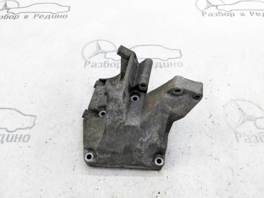 Кронштейн компрессора кондиционера MERCEDES-BENZ W124 W124/S124/C124/A124 (1984 - 1993) — Разборка Мерседес