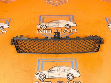 Решетка в бампер MERCEDES-BENZ C-класс W204/S204/С204 рестайлинг (2011 - 2015) C 180 1.6 7G-Tronic (156 л.с.) &mdash; Разборка Мерседес