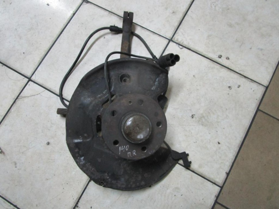 Кулак поворотный передний правый MERCEDES-BENZ S-класс W140 (1991 - 1998) фото 1 — Разборка Мерседес