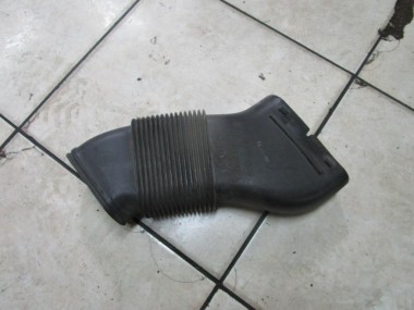 Патрубок воздушный MERCEDES-BENZ E-класс W211/S211 (2002 - 2006) — Разборка Мерседес