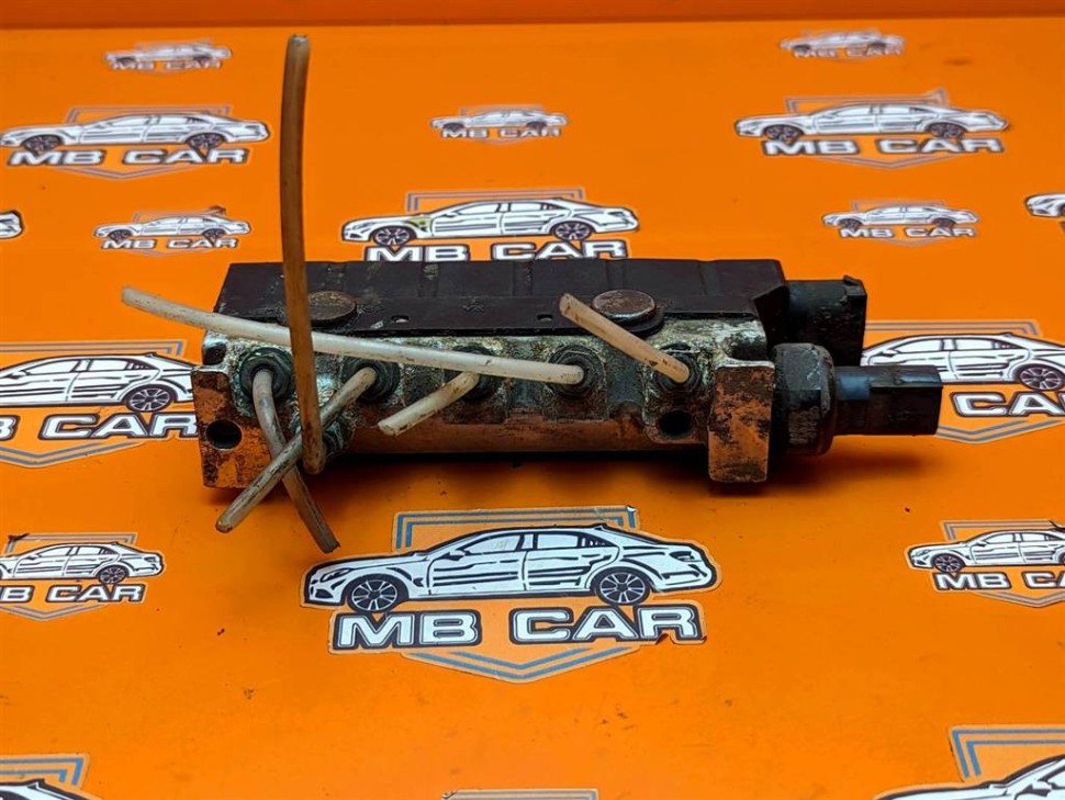 Блок клапанов пневмоподвески MERCEDES-BENZ S-класс W220 рестайлинг (2002 - 2005) фото 1 — Разборка Мерседес