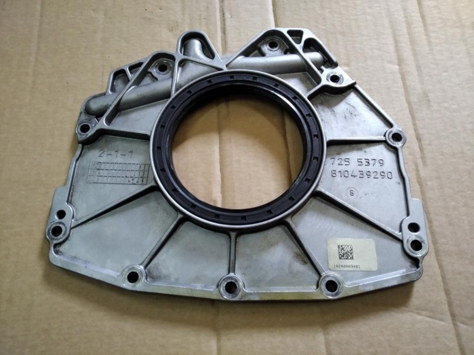 Крышка заднего сальника коленвала MERCEDES-BENZ Sprinter W906 (2006 - 2019) фото 1 — Разборка Мерседес