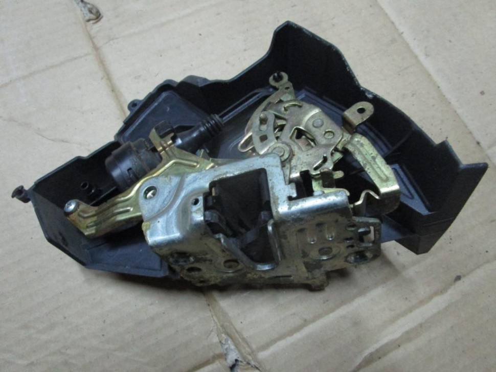 Замок двери задней правой MERCEDES-BENZ C-класс W202/S202 (1993 - 1997) фото 1 — Разборка Мерседес