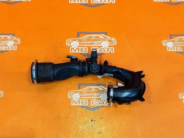 Патрубок впускного коллектора MERCEDES-BENZ A-класс W176 (2012 - 2015) — Разборка Мерседес