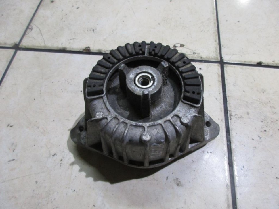 Опора двигателя MERCEDES-BENZ E-класс W212/S212/C207/A207 (2009 - 2013) фото 1 — Разборка Мерседес